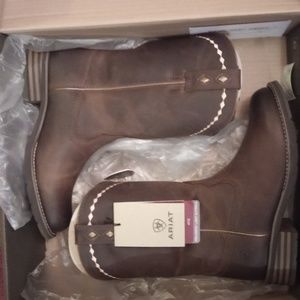 Ariat Women's Unbridled Roper boots size 7.5
